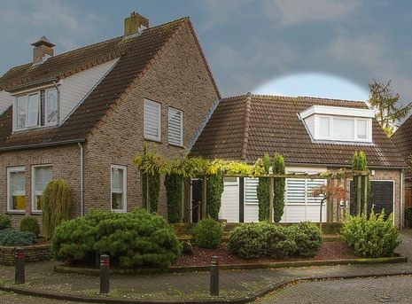 Salon straat aanzicht